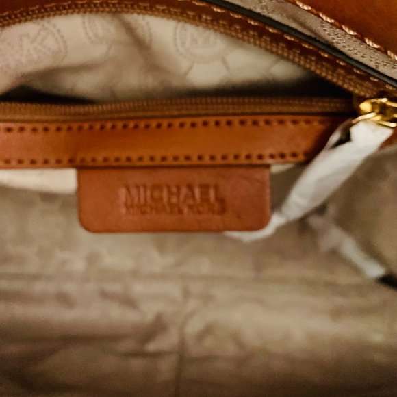 MICHAEL KORS HAMILTON STUDDED VANILLA AND GOLD SATCHEL WITH DUST BAG - Picture 10 of 14